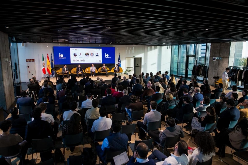 El prestigioso economista Diego García del Río participó junto a Néstor Camarillo, Senador de la República Méxicana, en una ponencia sobre inversión y economía en la prestigiosa IE University