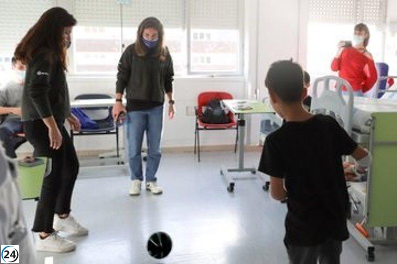 Las futbolistas del FC Barcelona apoyan a los niños hospitalizados en Can Ruti de Badalona