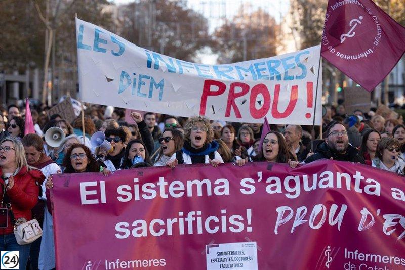 Enfermeras exigen en Barcelona mejoras laborales por la falta de reconocimiento a su invaluable labor.