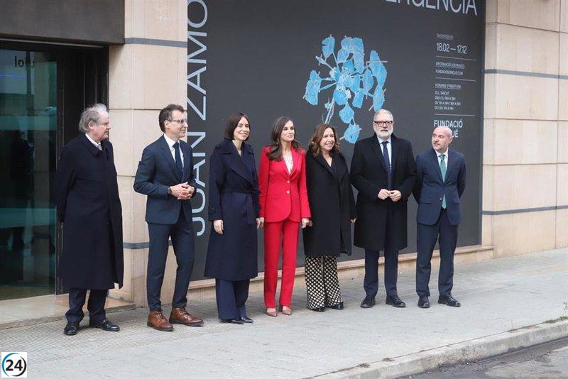La Reina Letizia visita la exposición de Juan Zamora en la Fundació Sorigué en Lleida