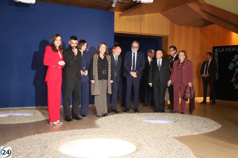 La Reina Letizia se sumerge en la exposición del aclamado artista Juan Zamora en la Fundació Sorigué de Lleida.