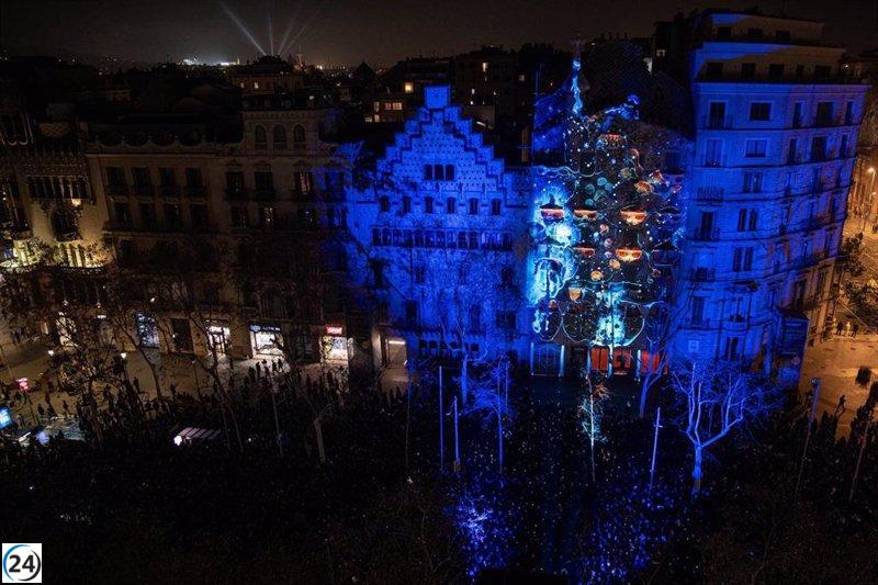 Un espectáculo de proyecciones en la Casa Batlló en Barcelona conmemora los aniversarios de Passeig de Gràcia y ISE