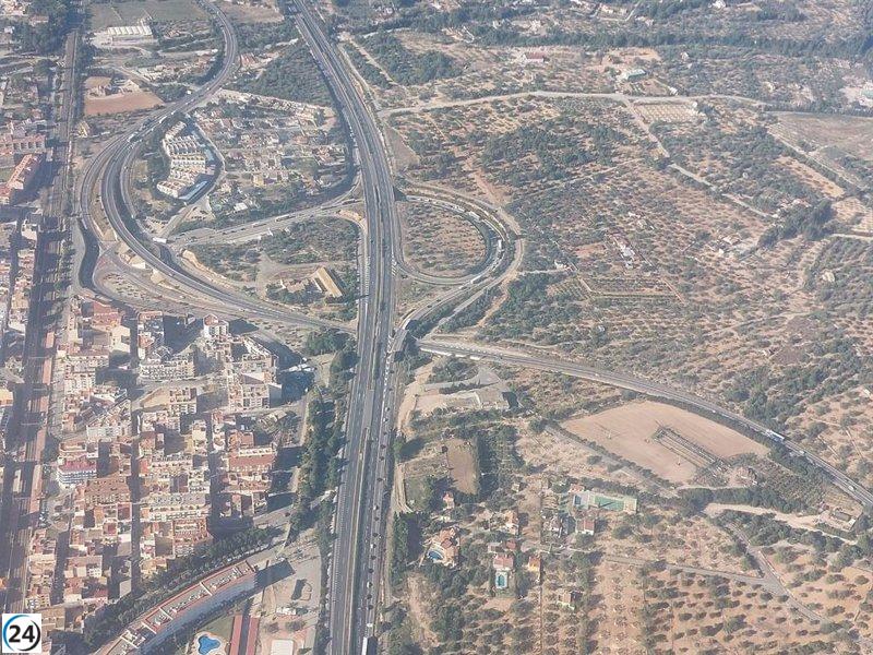 Agricultores protestan cortando la AP-7 en L'Ampolla (Tarragona)