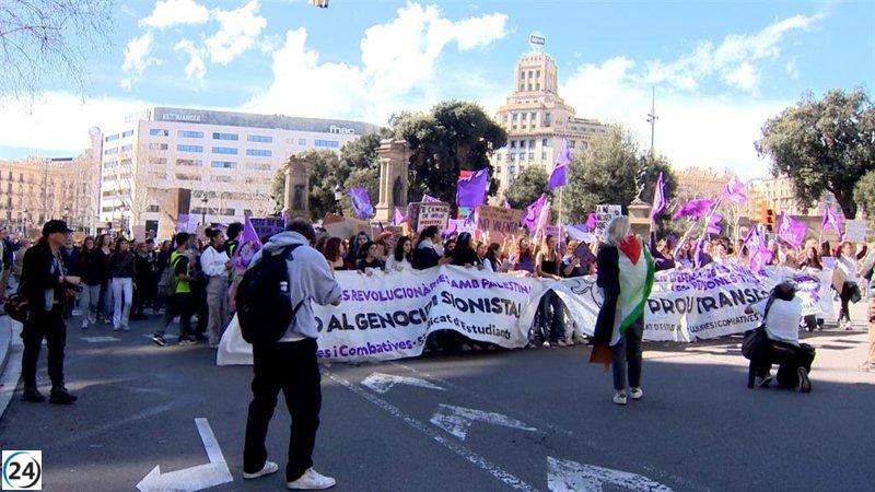 5.000 estudiantes se movilizan en Barcelona en apoyo al Día Internacional de la Mujer