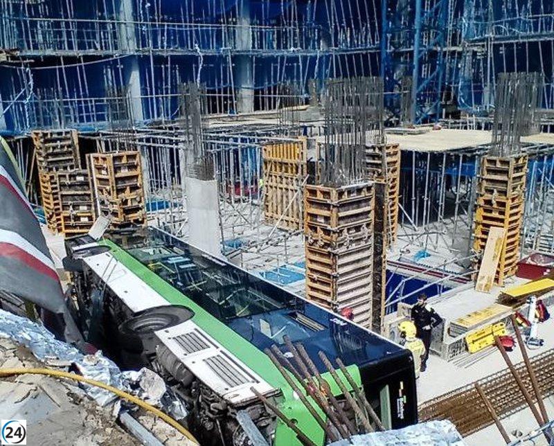 Varias personas resultan heridas tras accidente de bus en Cornellà (Barcelona)