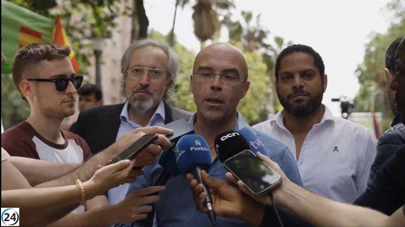 Vox acusa a PP y PSOE de ceder el control de las políticas de inmigración a Bruselas.