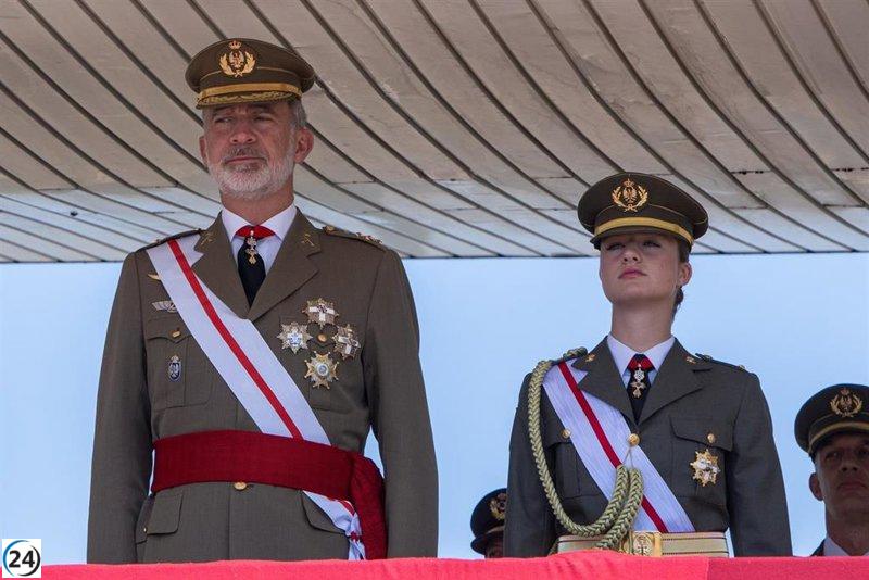 La princesa acompaña al Rey en la entrega de despachos a sargentos en Talarn (Lleida)
