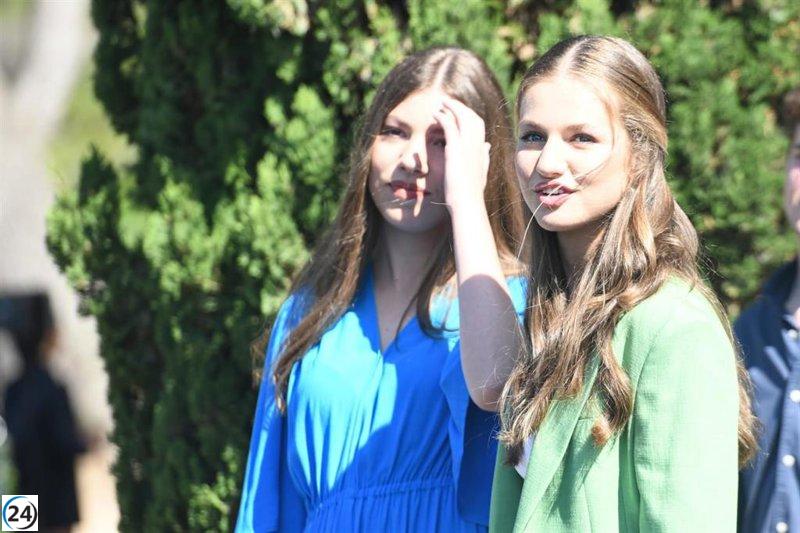 Las hijas de los Reyes celebran el pase de España a la final de la Eurocopa.
