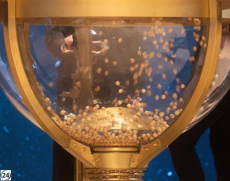 El tercer premio de la Lotería reparte 20 series en La Pobla de Segur, Lleida.