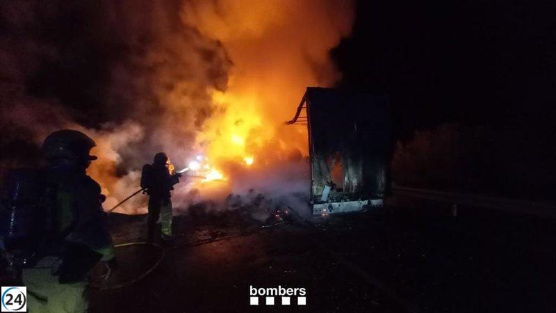 Cierre de la C-43 entre Benifallet y Gandesa debido a un incendio en camión.