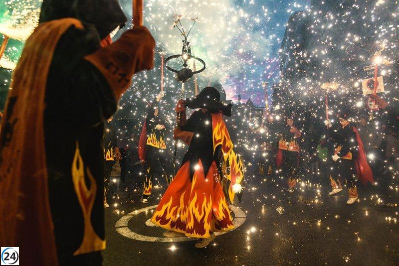 Junts propone a Collboni encabezar un pacto ciudadano en respaldo a las fiestas populares de Barcelona.