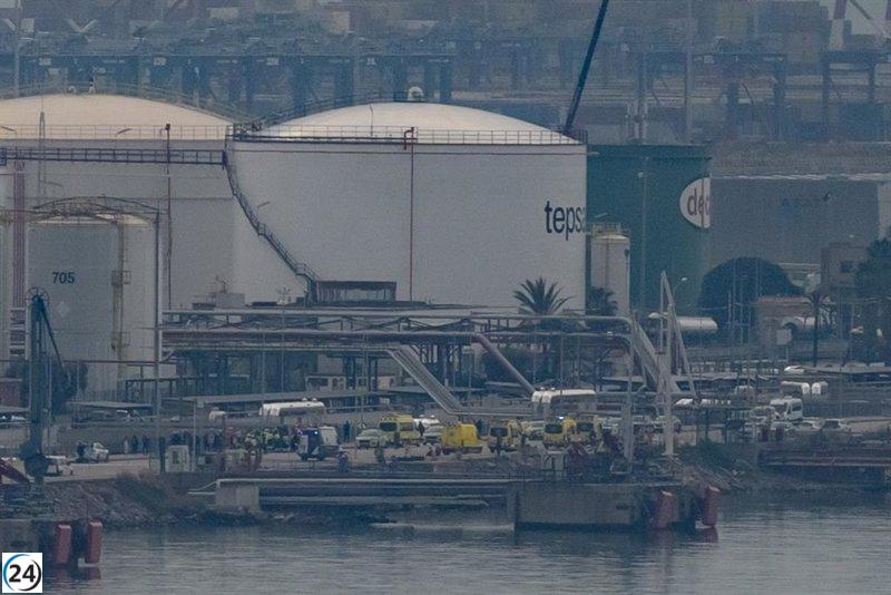 El Puerto de Barcelona inspecciona la zona dañada por la explosión y garantiza su seguridad.