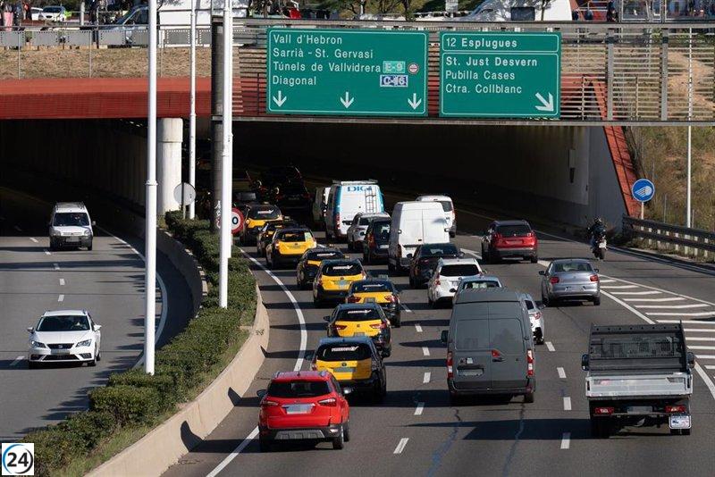 Finaliza la protesta de taxis en Barcelona con 900 vehículos y congestión en las calles, según la Guardia Urbana.