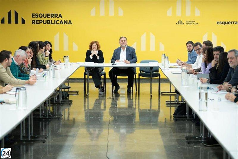 Nuevo responsable de Cumplimiento de ERC recibe la documentación sobre la estructura B de su predecesor.