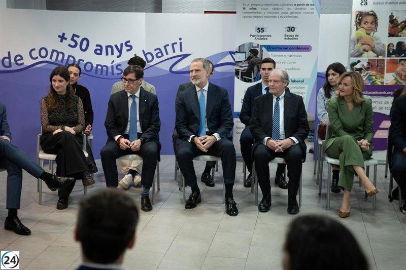 El Rey recorre un centro educativo en L'Hospitalet en el marco del Tour del Talento de la FPdGi.