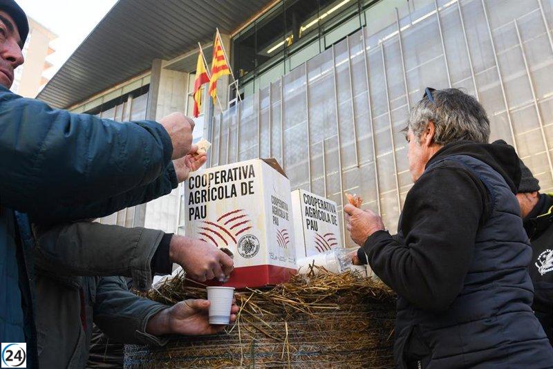 Agricultores presentan sus demandas al Govern en Girona y Tarragona, un año tras las protestas del 6F.