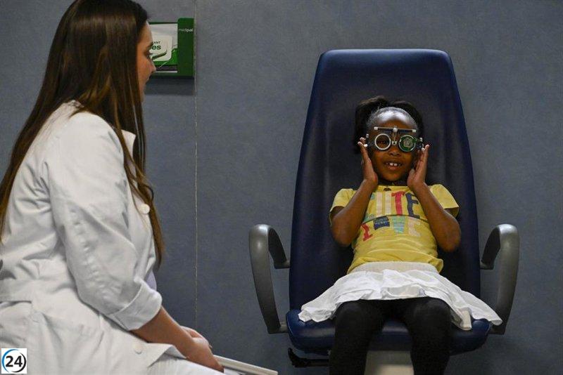 El Clínic y La Caixa ofrecen exámenes visuales a 183 menores en situación de vulnerabilidad.