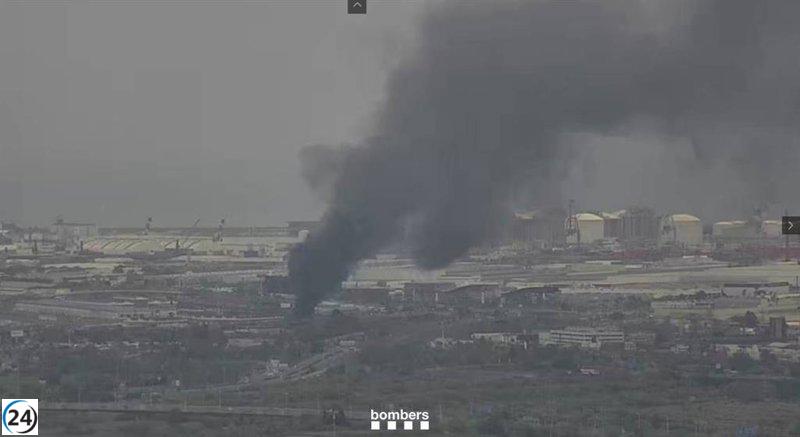 Apagan incendio de chatarra en Can Tunis, Barcelona.
