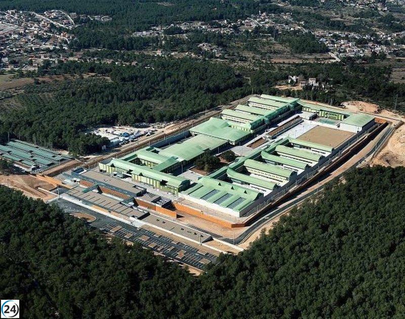 Fallece un recluso en la prisión de Mas d'Enric tras iniciar un incendio en su celda.