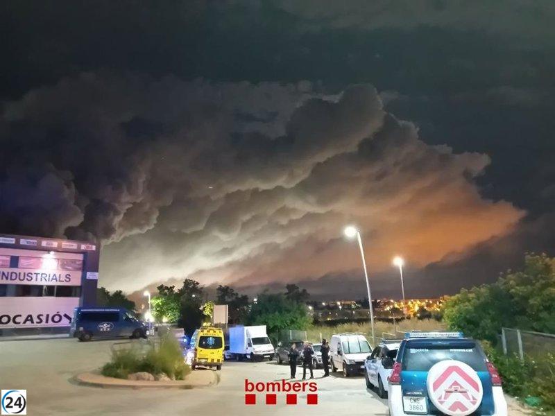 Protección Civil asegura que el encierro por el incendio es una medida de seguridad y no se reportan heridos.