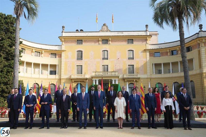 El Rey posa con líderes en la Conferencia de Presidentes.