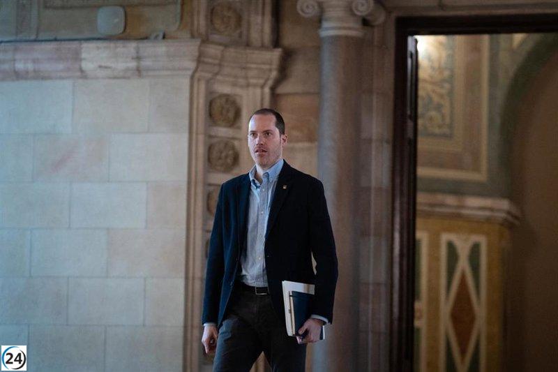 El PP catalán exige a Illa que aclare en el Parlament las acusaciones de corrupción que afectan al PSOE.