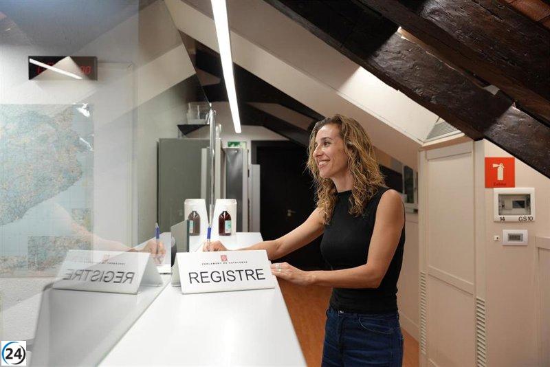 Estrada (CUP) presenta proyecto de ley para suprimir el castellano en el currículo escolar.