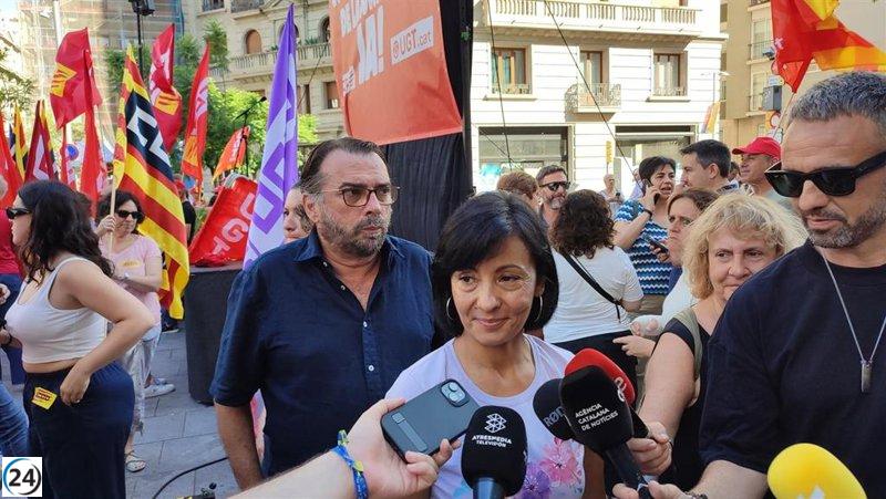 CC.OO. y UGT critican el aplazamiento del debate sobre la jornada laboral como un retroceso del Gobierno.