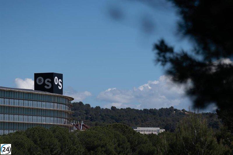 Banco Sabadell reporta un aumento del 23,3% en sus ganancias, alcanzando 975 millones en la primera mitad del año.