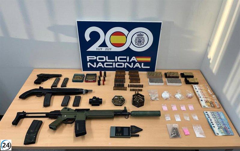 Dos arrestos en Terrassa y Badalona por tráfico de drogas y tenencia ilegal de armas.