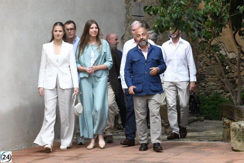 Leonor y Sofía visitan Sant Martí Vell en Girona.