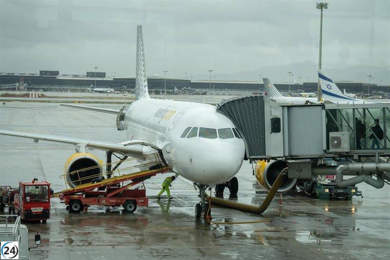 Vueling acusa a jóvenes expulsados de alterar equipos de emergencia durante el vuelo.
