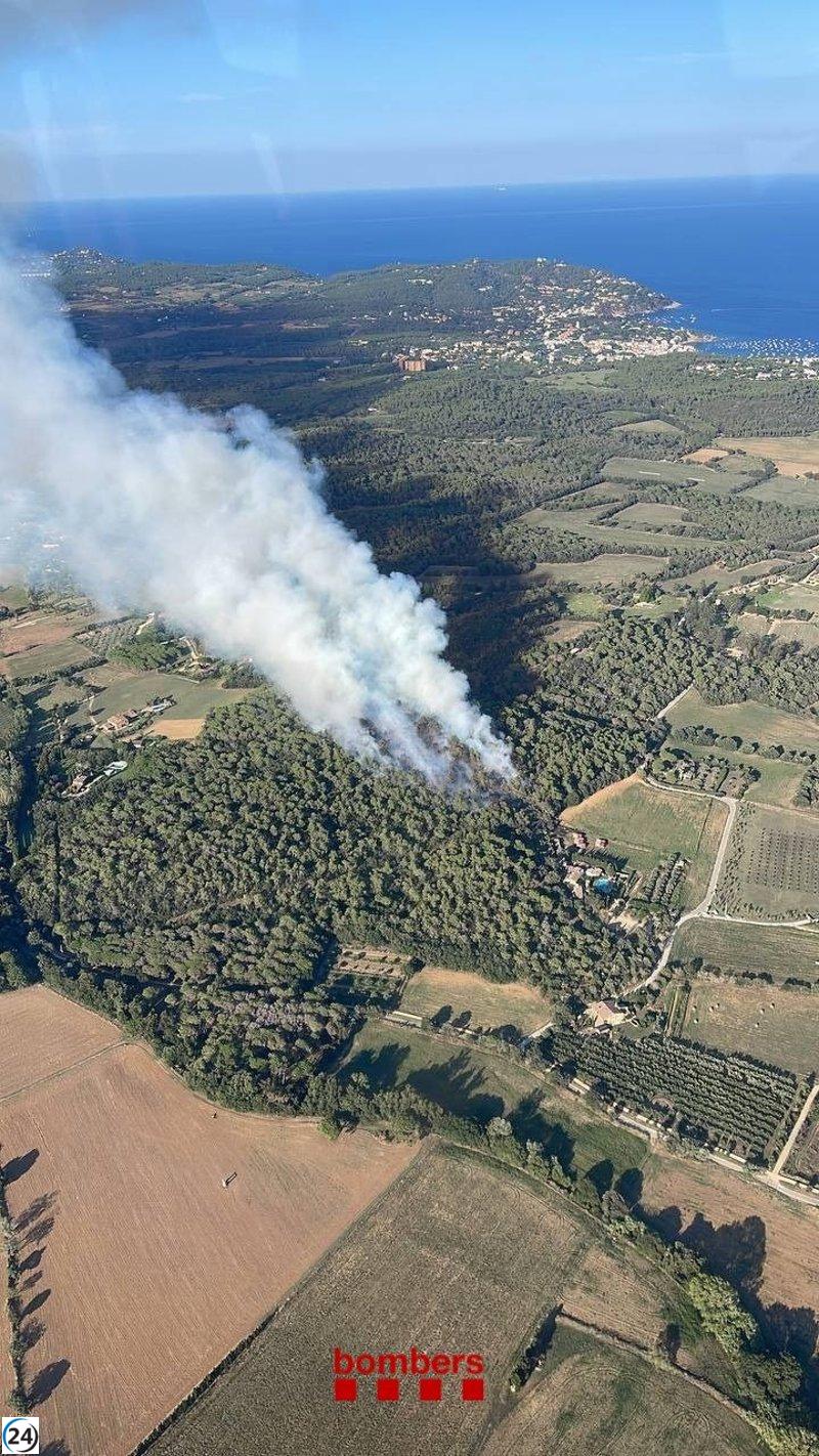 Apagan el incendio de Mont-ras en Girona, que comenzó el domingo.