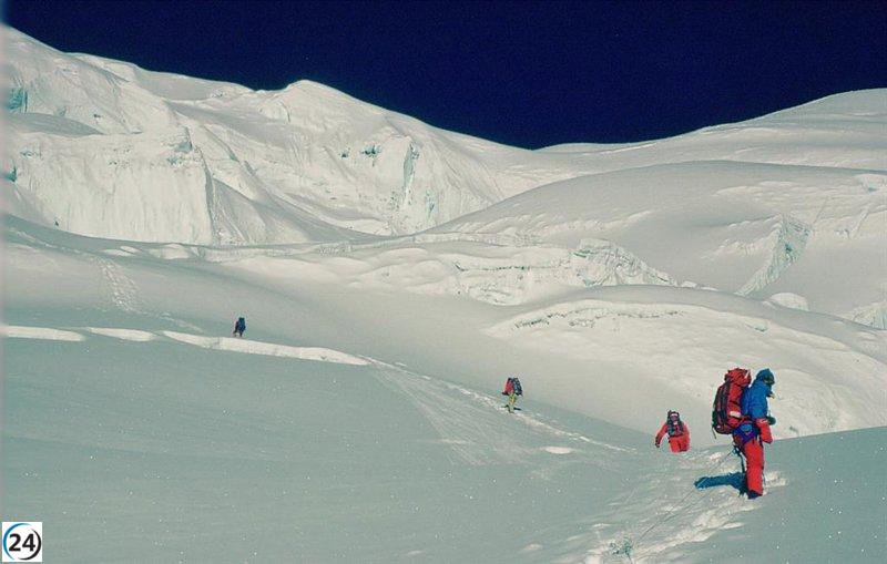Cuarenta años de la primera ascensión catalana al Everest: De hazaña histórica a senda turística.
