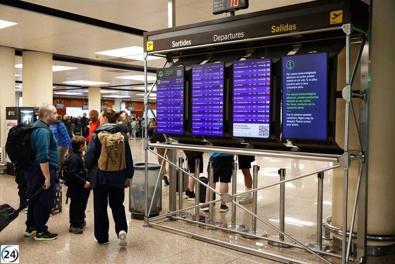 Mal tiempo provoca la cancelación de 29 vuelos y 50 retrasos en el Aeropuerto de Barcelona.