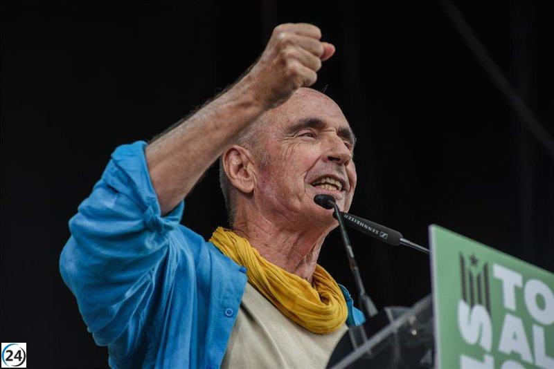 Llach critica a Illa por favorecer la españolización y califica de ridículos a los partidos independentistas.