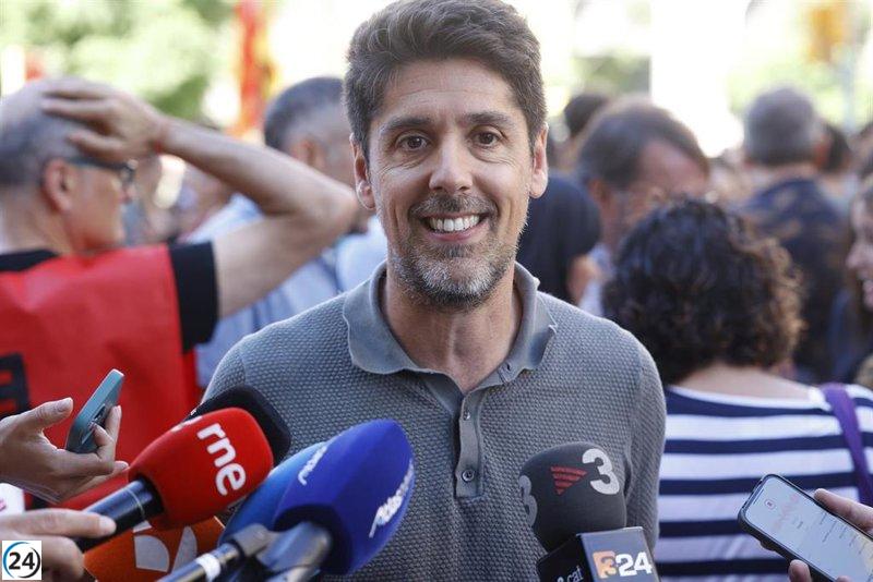 Cid (Comuns) critica a Junts por obstaculizar la reducción de la jornada laboral y beneficiar a Feijóo y Abascal.