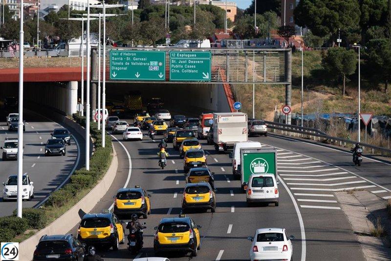 Nueva legislación sobre taxis requerirá dominio básico de catalán, sostiene Plataforma per la Llengua.
