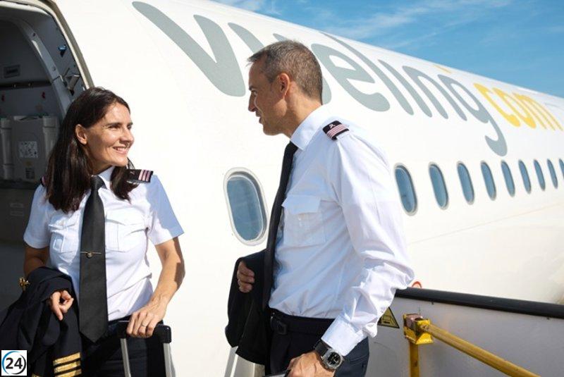 Pilotos de Vueling lucen galones rosas en apoyo al Día Internacional del Cáncer de Mama.