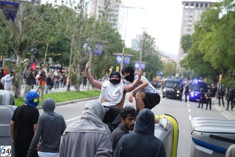 Cerca de 15,000 manifestantes en Barcelona expresan su apoyo a Palestina.