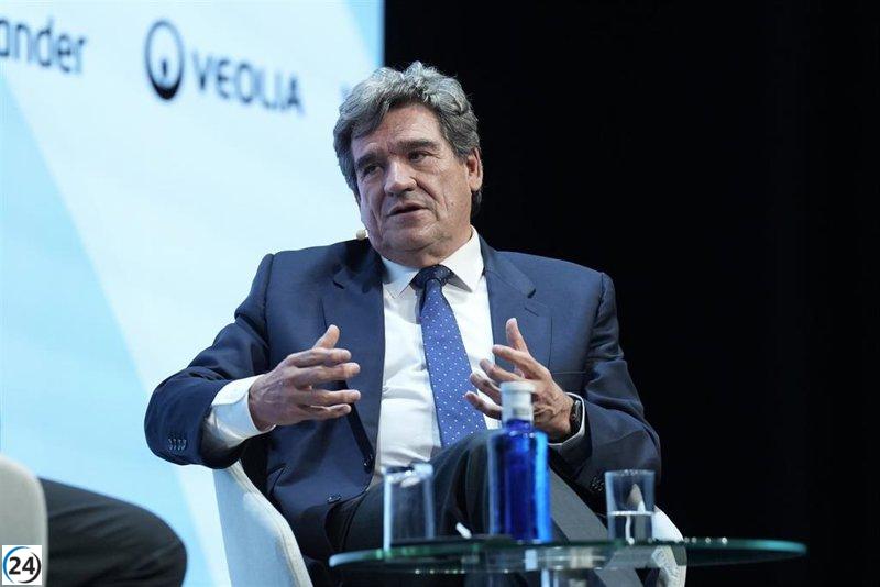 Escrivá afirma que los efectos de los aranceles de Trump son menos significativos de lo anticipado.