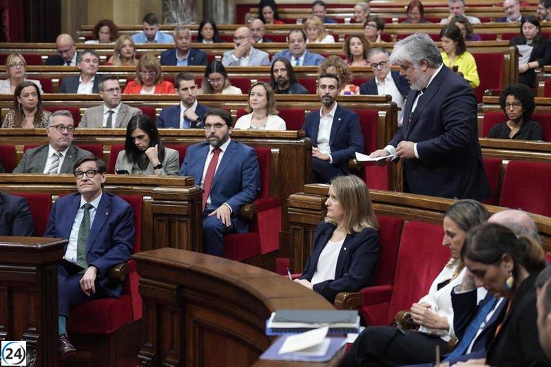 Junts propone reducir el IRPF mientras Illa aboga por una 