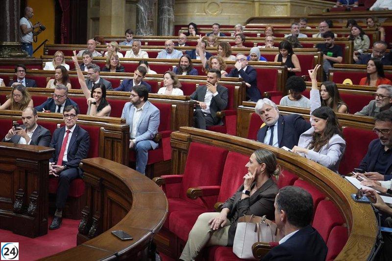 El Parlament exige urgentemente que se transfieran las competencias de inmigración a Catalunya.