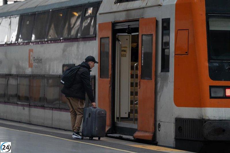 Se reanuda el servicio de la línea R1 de Rodalies entre El Clot y Badalona en Barcelona.