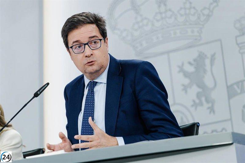 Óscar López insta a Junts a decidir entre una España arcaica o una contemporánea.