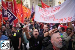 Protesta de 1.000 metalúrgicos en Barcelona exige un nuevo convenio laboral.