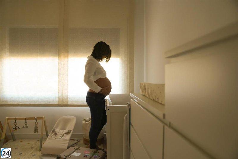 La edad para congelar óvulos disminuye a 35 años en solo tres años, revela investigación.