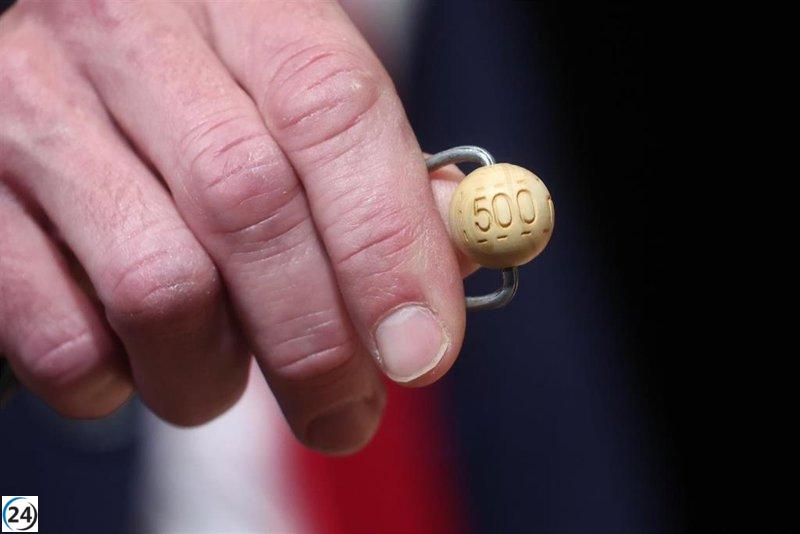 El quinto premio (61.366) se celebra con premios repartidos en Barcelona y L'Hospitalet.