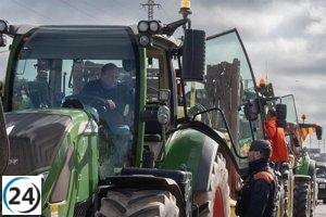 Agricultores catalanes protestan con tractores por un mejor manejo de la fauna salvaje.