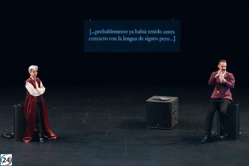 El Teatre Lliure de Barcelona aborda los retos de la comunicación en su obra 'Treballs forçats'.
